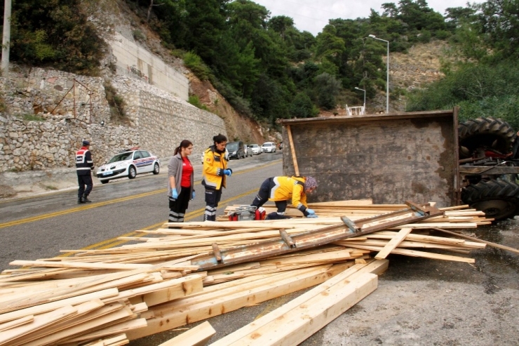 Kontrolden Çıkan Traktör Devrildi: 1 Ölü, 1 Yaralı