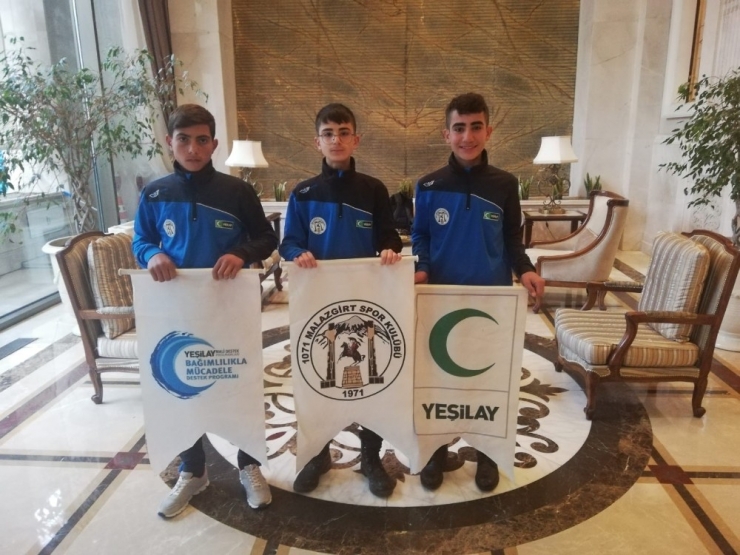 Malazgirtli Minik Futbolcular Milli Takım Yolunda