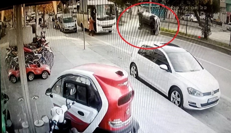 2 Kişinin Yaralandığı Kaza Kamerada