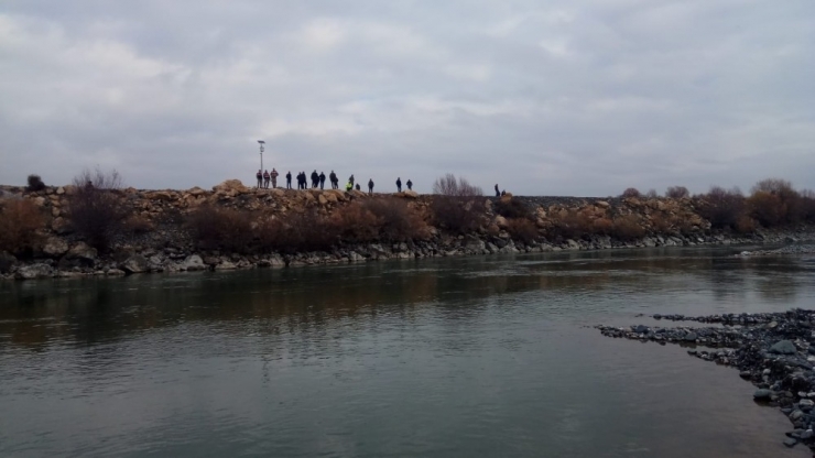 Haber Alınamayan Balıkçının Nehir Kenarında Eşyaları Bulundu