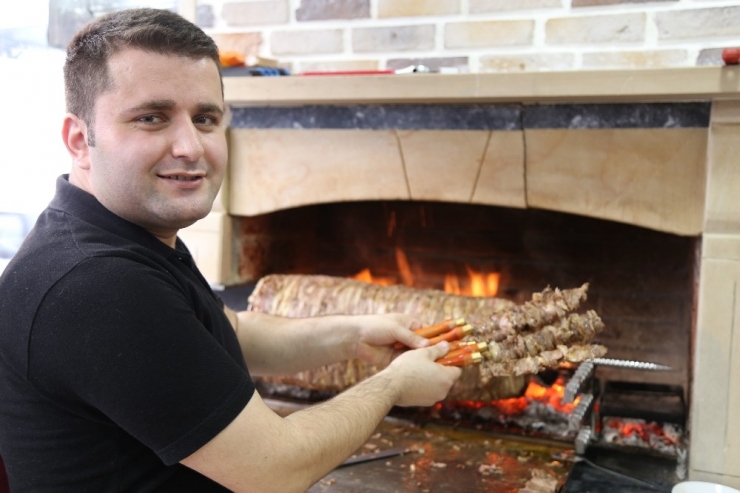 "Cağ Kebabı Kimin?" Tartışması Bitmek Bilmiyor