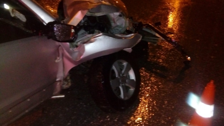 Yoldan Çıkan Cip Ağaca Çarptı: 5 Yaralı