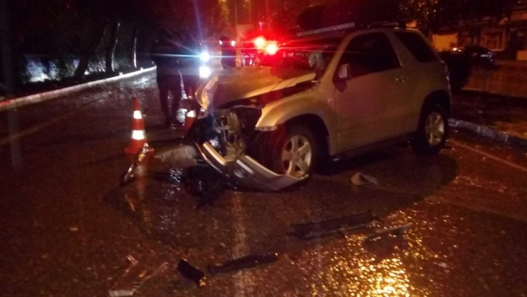 Yoldan Çıkan Cip Ağaca Çarptı: 5 Yaralı