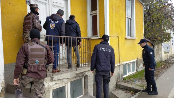 Edirne’de Paniğe Neden Olan Saldırgan Polisi Alarma Geçirdi