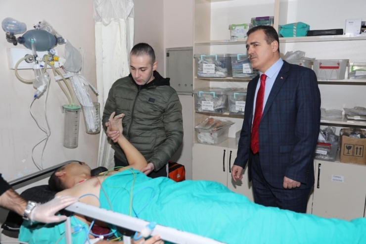 Özel Harekat Polislerini Taşıyan Minibüs Şarampole Yuvarlandı: 3 Yaralı