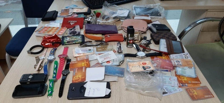 Kaybolan Eşyalar, Sahiplerini Bekliyor