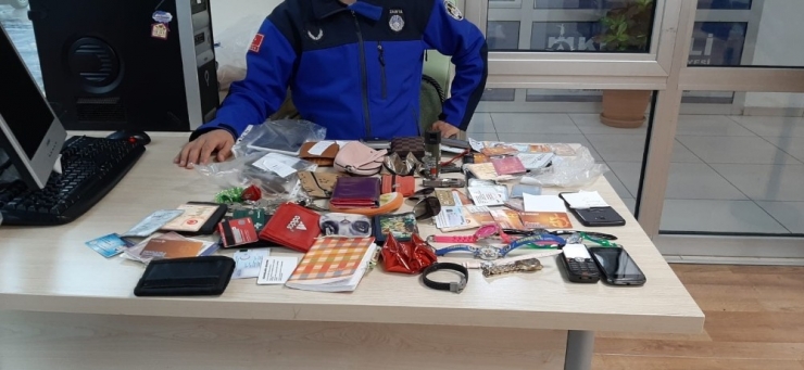 Kaybolan Eşyalar, Sahiplerini Bekliyor