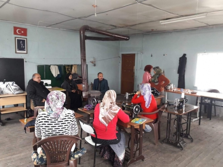 Müdür Musa Kazak: "Köylerde Açılan Kurslar Ekonomiye Katkı Sağlamalıdır"