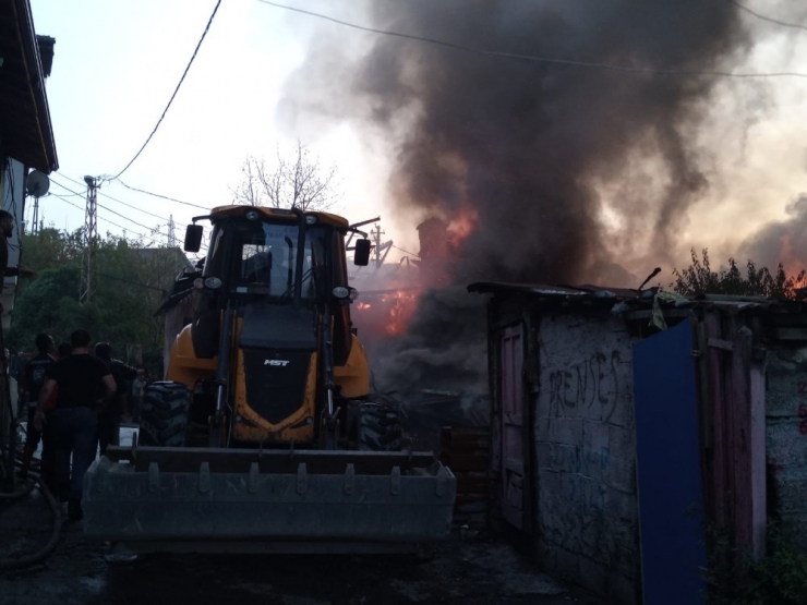 Zonguldak’ta Mobilya Atölyesinden Büyük Yangın