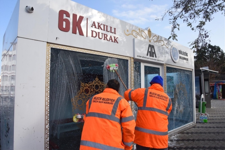 6k Akıllı Duraklarda Temizlik Çalışması