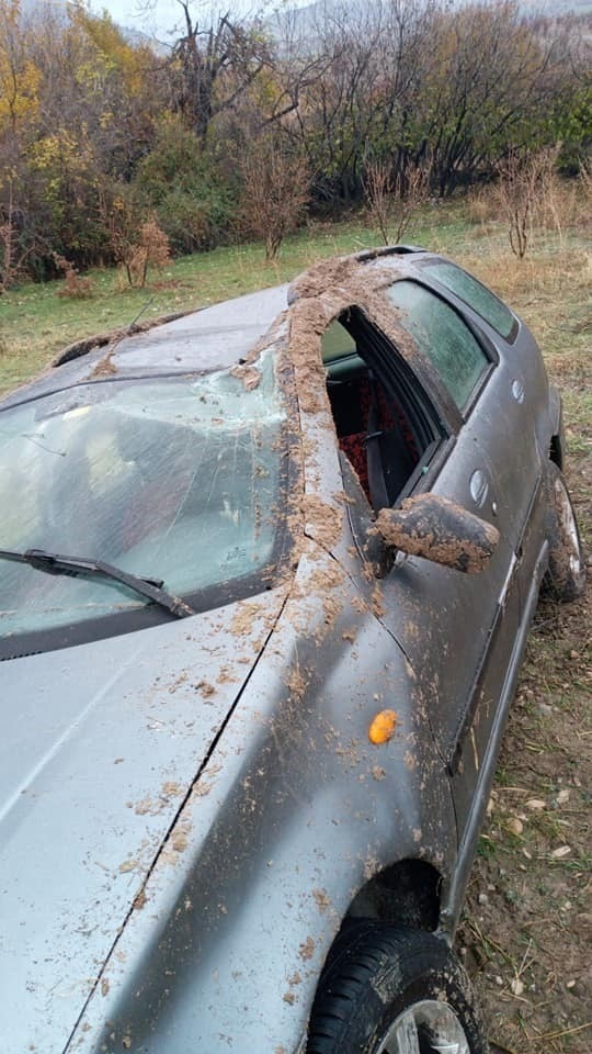 Otomobil Tarlaya Yuvarlandı: 3 Yaralı