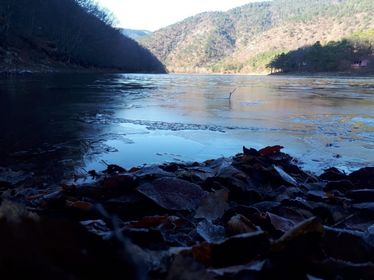 Boraboy Gölü’nün Yüzeyi Buz Tuttu