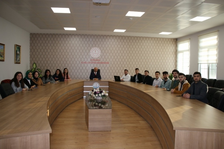 Dpü’lü Öğrenciler, Müdür Başyiğit’e Proje Ve Çalışmaları Hakkında Bilgi Verdiler