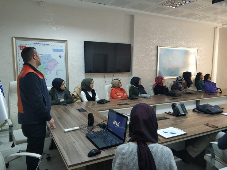 Genç Kızılay Kulübü Üyelerine Eğitim Verildi