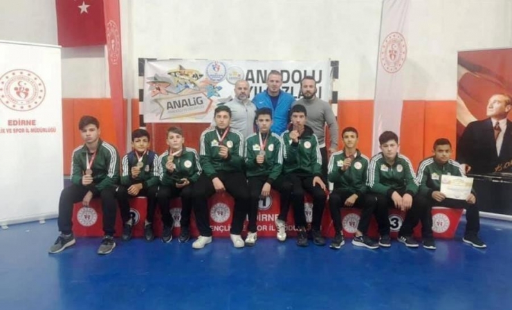 Hendekli Güreşçiler Gururlandırdı