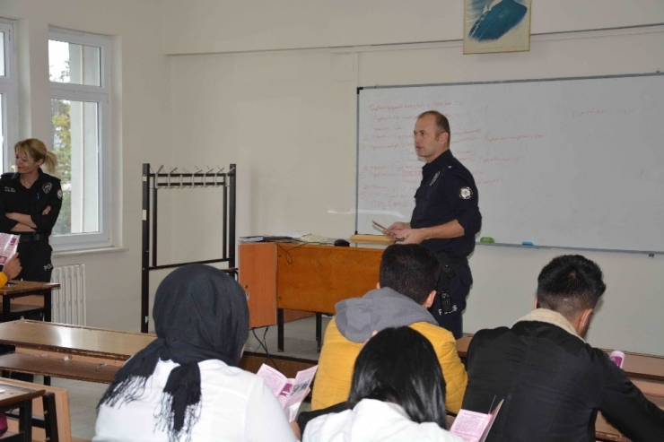 Kades Üniversitelilere Tanıtıldı