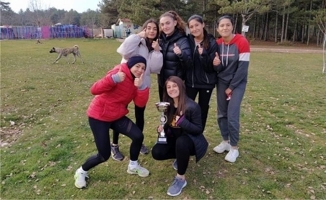 Kız Ve Erkeklerde Takım Olarak İl Birincisi Oldular