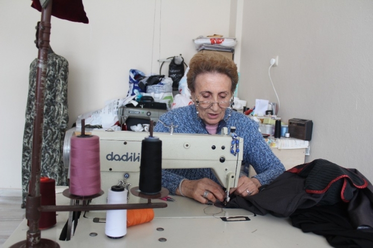 37 Yıldır Mesleğini Sürdürüyor, 4 Çocuğunu Terzilikle Büyüttü