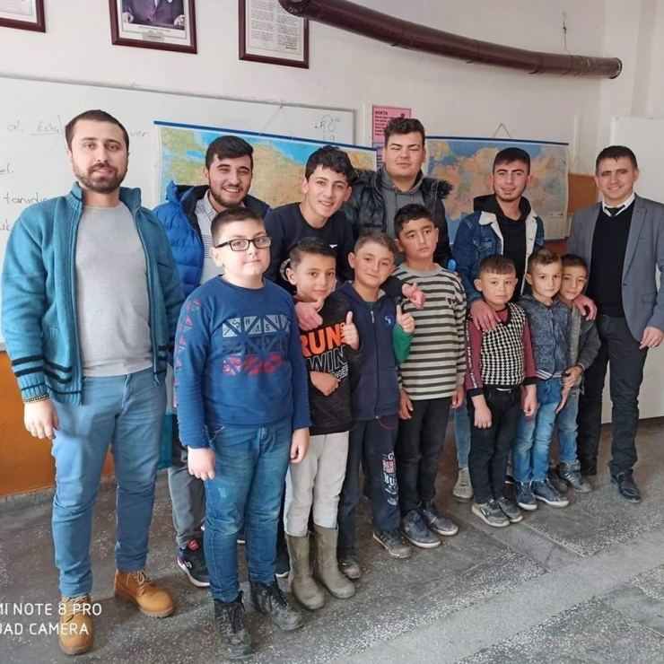 İlkokul Öğrencilerine Saç Bakımı