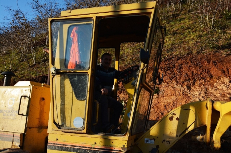 Greyder Ustası Görenlere Parmak Isırtıyor