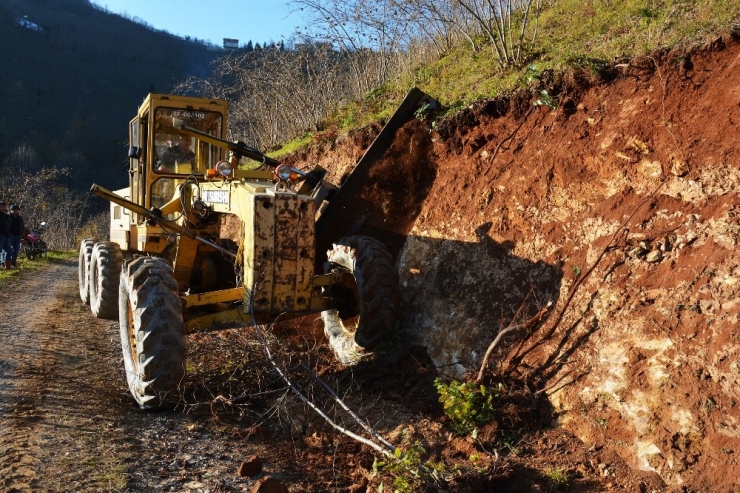 Greyder Ustası Görenlere Parmak Isırtıyor