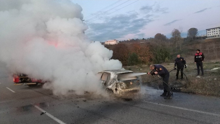 Eşinin Aracını Yakıp Videosunu Çekip Ona Gönderdi