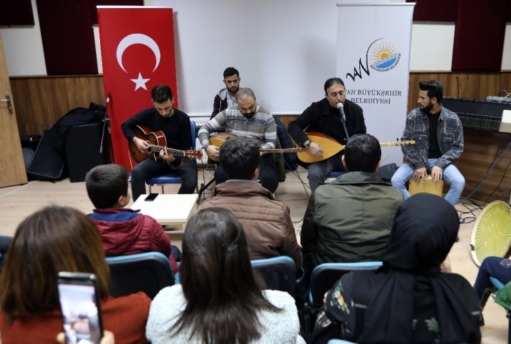 Van Büyükşehir Belediyesinden Şiir Dinletisi