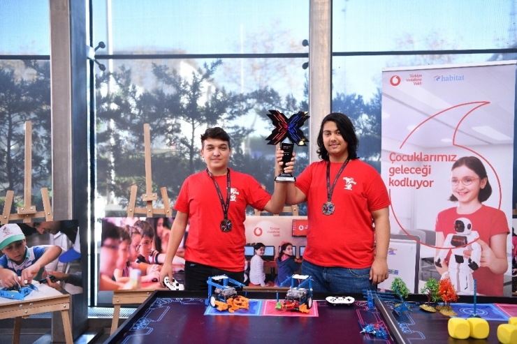 ‘Yarını Kodlayanlar’ Projesi Katılımcıları Dünya Şampiyonu Oldu
