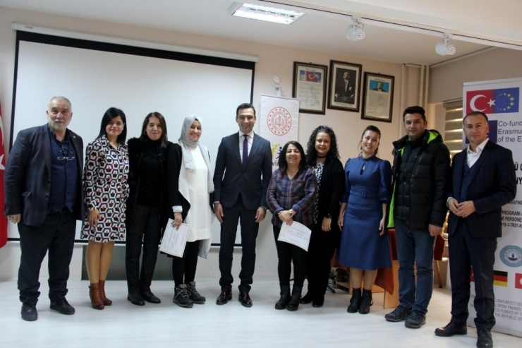 Odunpazarı Halk Eğitimi Merkezi Ve Akşam Sanat Okulu’nun ‘Erasmus Projesi- Bilgilendirme- Sertifika Töreni’