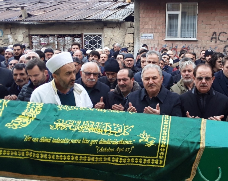 Bayburt’ta Öldürülen Zehra Erdemir, Son Yolculuğuna Uğurlandı
