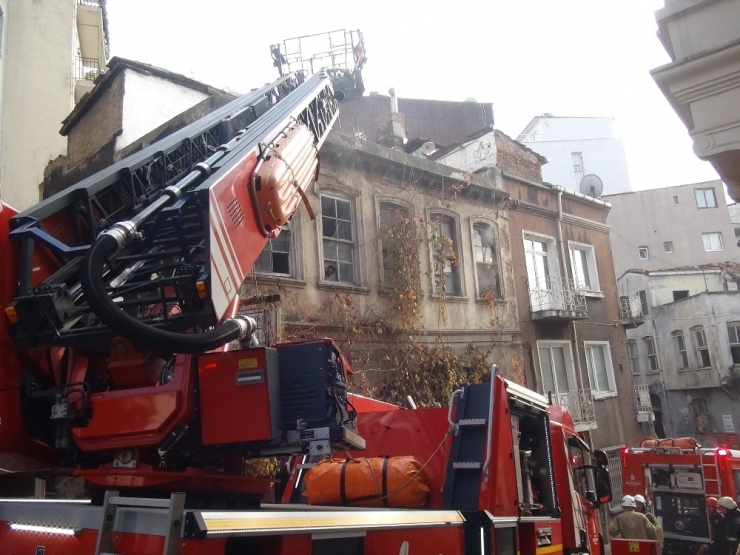 Beyoğlu’nda Yangın Paniği