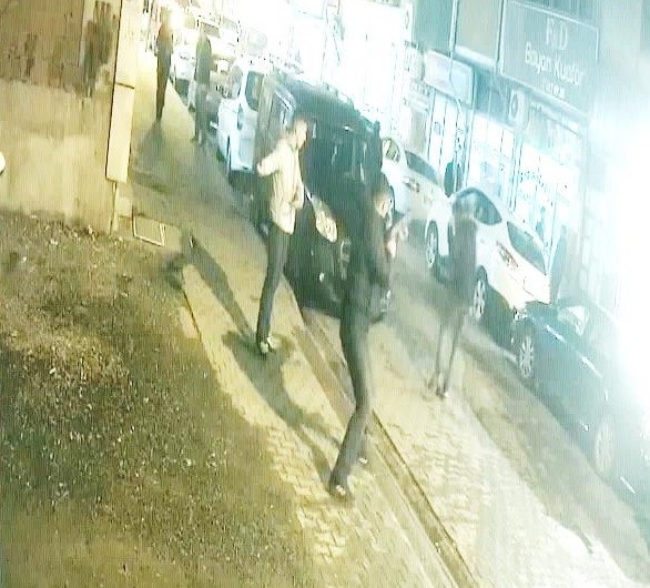 Sokak Ortasında Bir Şahsı Vuran 2 Şüpheli Tutuklandı