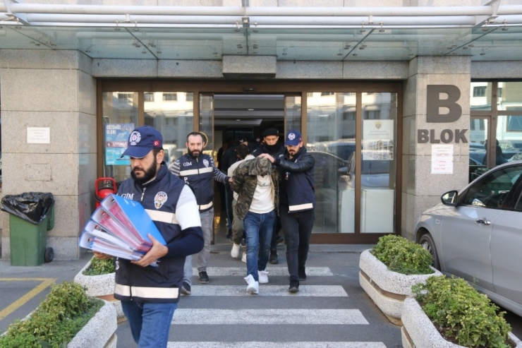 İş Vaadiyle Türkiye’ye Getirdikleri Kadınlara Zorla Fuhuş Yaptıran Çete Çökertildi: 11 Gözaltı