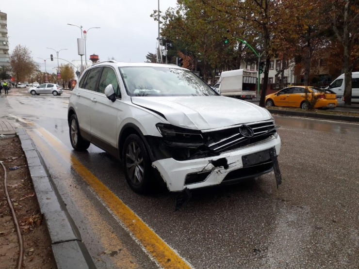 Elazığ’da Trafik Kazası: 2 Yaralı