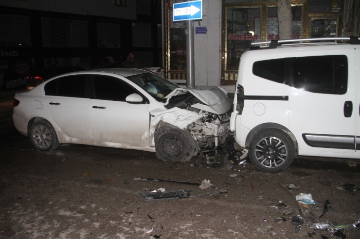 Elazığ’da Zincirleme Trafik Kazası:4 Yaralı
