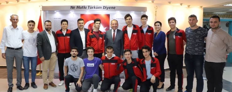 Turgutlu Belediye Erkek Voleybol 2. Lig Yolunda
