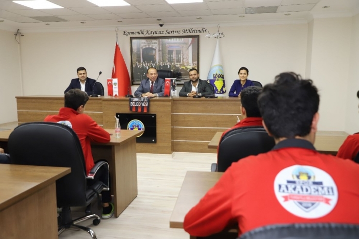 Turgutlu Belediye Erkek Voleybol 2. Lig Yolunda