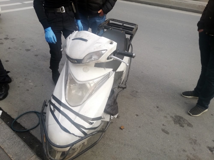 Esenyurt’ta Vatandaşların Kovaladığı Hırsızlar Motosikleti Bırakıp Kaçtı