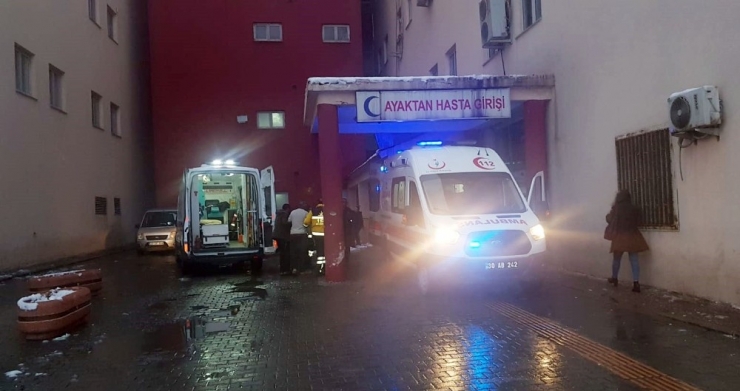 Üzerine Kaya Düşen 3 Asker Yaralandı