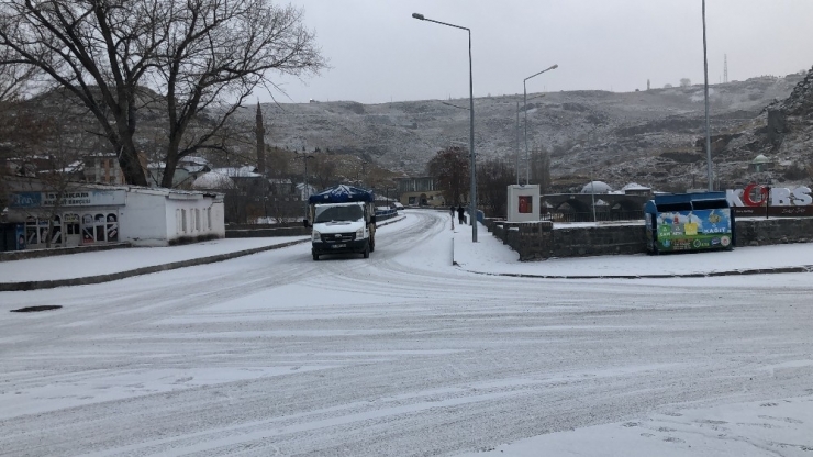 Kars’ta Kar Yağışı Etkili Oluyor