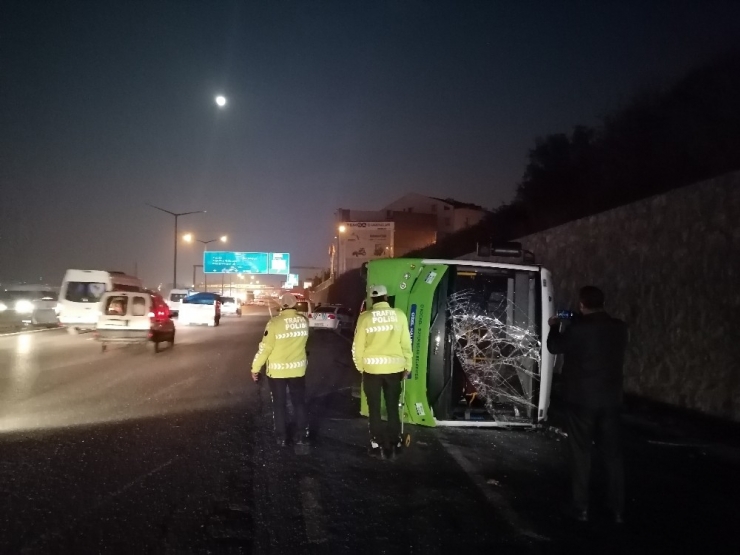 Yolcu Midibüsü Devrildi: 1 Yaralı