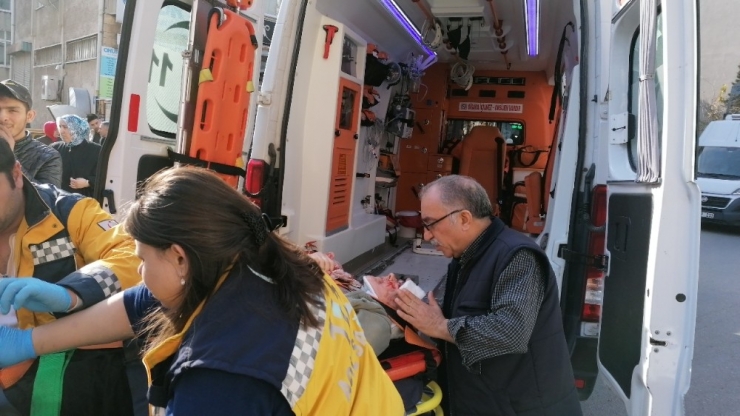 Yeni Aldığı Aracın Direksiyonunu Geçer Geçmez Yaşlı Kadına Çarptı