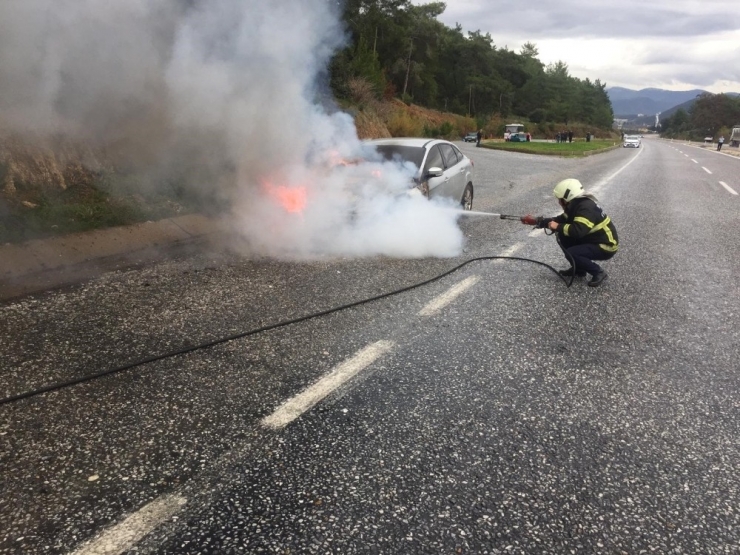 Aracı Alev Alan Gazeteci Ölümden Döndü