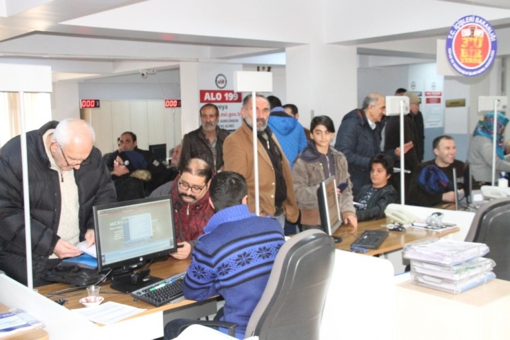 Nüfus Müdürlüğünde Yoğunluk