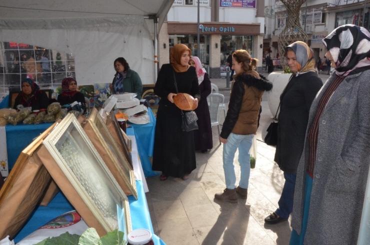 Kadınların Ürettikleri Yerli Ürünler Tezgahlarda
