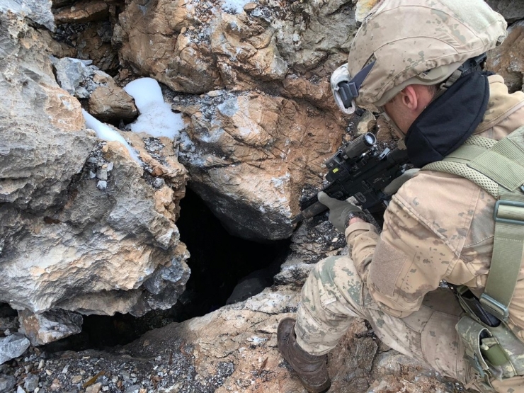 Siirt’te Terör Örgütü Pkk’ya Ait 9 Sığınak İmha Edildi