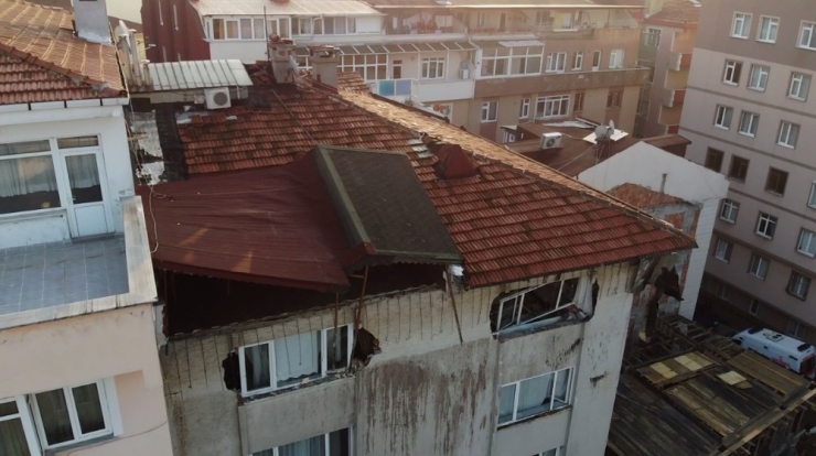 Şişli’de 6 Katlı Binanın Çatı Katında Çökme: 3 Yaralı