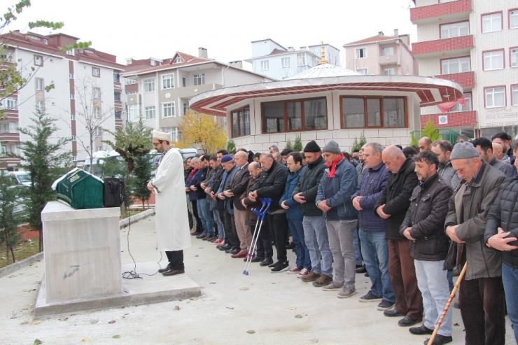 Soba Yakarken Alevler İçinde Kalan İşçi Defnedildi