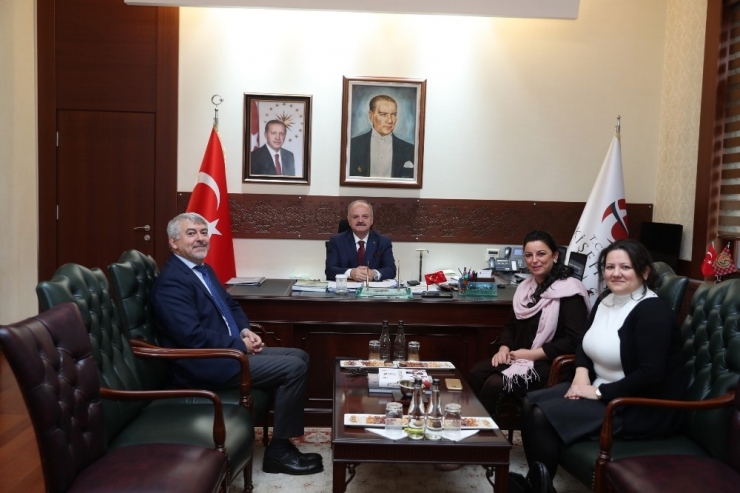 Vali Çakacak, Kobi Ödülüne Layık Görülen Şirketlerin Temsilcilerini Kabul Etti