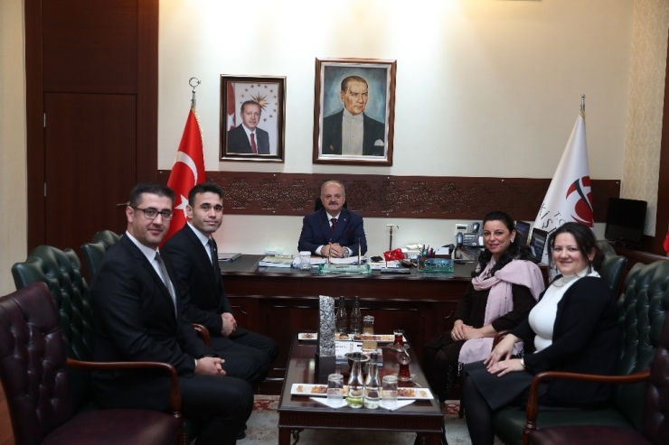 Vali Çakacak, Kobi Ödülüne Layık Görülen Şirketlerin Temsilcilerini Kabul Etti